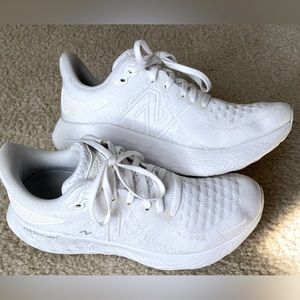 New Balance Women’s Fresh Foam 1080 sneakers, all white size 8 great condition!!